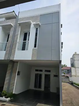 Rumah dengan Rooftop di Andara Cilandak JakSel
