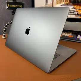 Macbook Pro Retina 15inch 2018 i9/32/1TB Touchbar