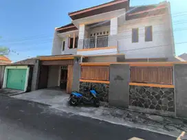 Rumah Bagus 2 Lt Dekat Fave Hotel Manahan Solo