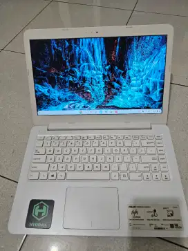 Laptop Asus E402Y