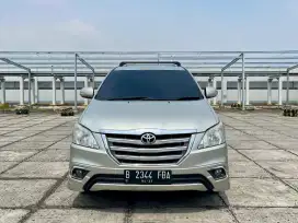 Toyota innova V 2.0 AT. Luxury. Thn 2013  silver. Low km. Perfect cond