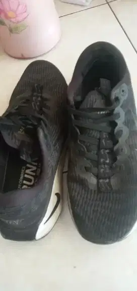 Sepatu olah raga