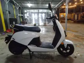 Motor Listrik NIU GOVA lite, sporty scooter euro look