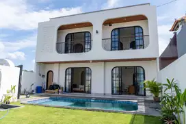 Sewa Villa Lux Full Furnish, lokasi dekat Seseh Beach, ada pool