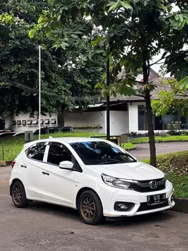 Brio E matic putih unyu