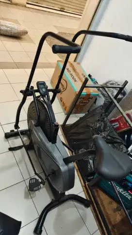 Sepeda statis merk Kinetic by Azko