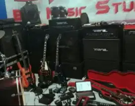 1 set lengkap alat band & amply nya.