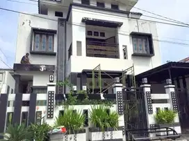 LUAS 11 X 30 RUMAH MEWAH DEKAT MALL RATU INDAH RATULANGI MAKASSAR
