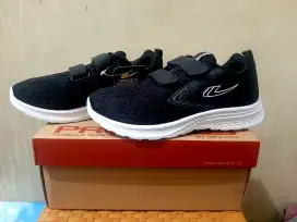 Sepatu anak New era