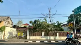 Rumah Pinggir Jalan Raya Blora