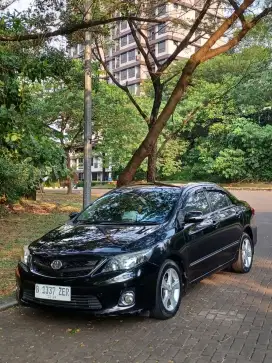 Toyota Altis 2011 A/T hitam V 2.0