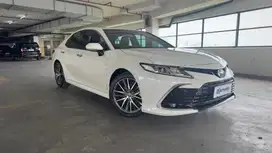 Like New Toyota Camry 2.5 V Bensin-AT 2023 Putih