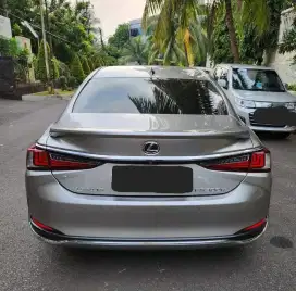 MURAH. LEXUS ES300h Ultra Luxury 2019 es300 h 2020 es