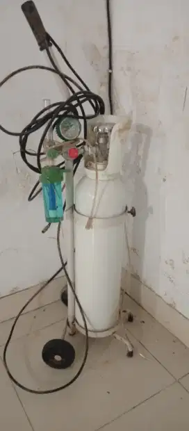 Tabung oksigen bekas