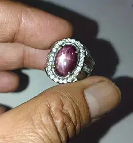 Batu ruby ster tajam