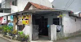 Dijual Rumah tua dan murah cocok untuk dibangun ulang di Duri Kepa