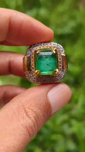 Natural Emerald Beryl Zamrud Ajiib Hijau Seger
