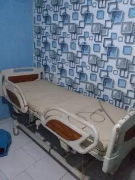 Tempat tidur ranjang pasien rumah sakit