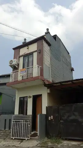 DI JUAL RUMAH 3 LANTAI 270 JUTA BISA NEGO TIPIS!