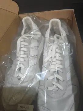 sepatu vintage adidas