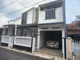 Dikontrakan rumah untuk Huni baru renovasi dua Lantai