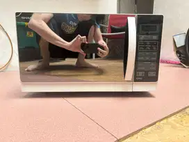 Microwave Sharp R-728