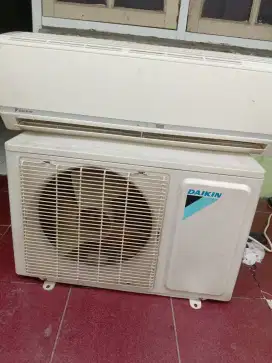 AC Daikin setengah pk