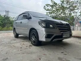 INNOVA G MATIC SOLAR 2015