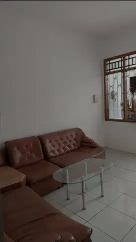 Disewakan Rumah Strategis Tanjung Duren