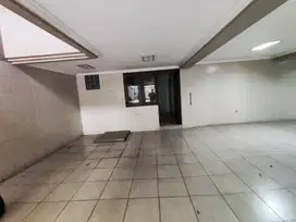 Disewakan Rumah Pondok Indah 650 m2 Furnish Parkir Luas 700 Juta/Tahun