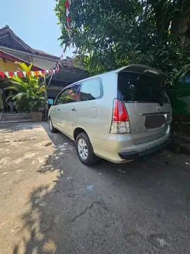 Toyota Kijang Innova 2010 Bensin