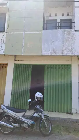 Disewakan Ruko siap omset di RUKO NIAGA DEPAN PASAR BESAR BARU CARUBAN