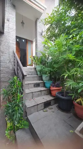Rumah 3 Lantai Siap Huni di Pelangi Ungu Gading Residence, SHM