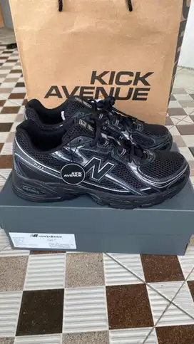 New Balance 740