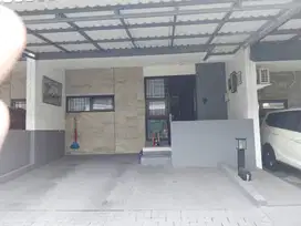 Dijual Rumah 2 lt Sudah renov rapi Furnished di Delatinos