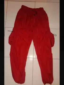Celana cargo merah