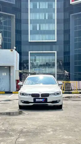 BMW 320i Sport 2015 LOW KM