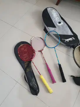 Raket badminton dan Tennis