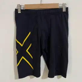 2XU short compression celana olahraga