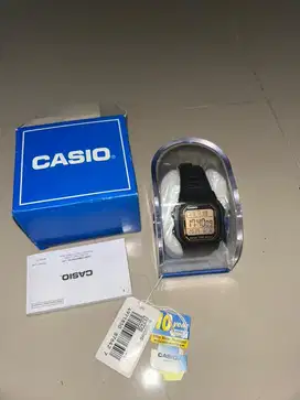 Casio w 800HG -9 AvDF