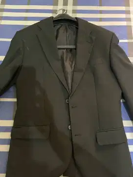 Jas Woods warna hitam siap pakai tidak ada sobek