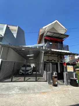 DIJUAL CEPAT RUMAH PARKIR LUAS BISA 3 MOBIL (BISA NEGO)