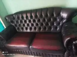 Sofa ruang tamu dan lemari pakaian