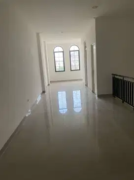 Disewa ruko 3 lantai dikawasan pik 2