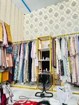 Besi gantungan gamis