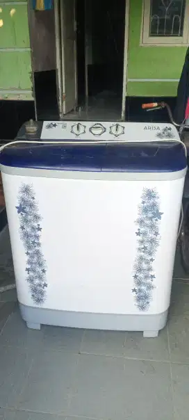 Dijual mesin cuci 2 tabung merek Arisa kapasitas 8 kg