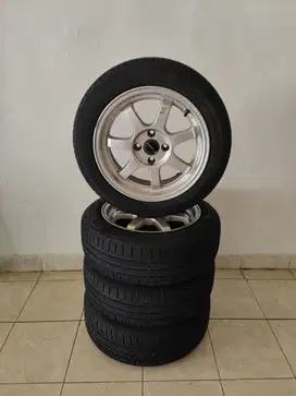 Velg dan Ban R16 Dunlop Bekas Nissan March - Kondisi 75% Siap Pakai!