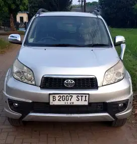 Jual mobil rush rrd sportivo mt