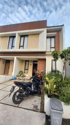 Take Over, Rumah 2 Lantai di Perumahan BerCluster G Land Ciwastra Park