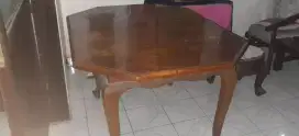 Meja makan jati